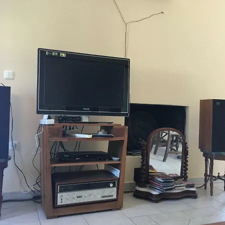 בית נופש Flat With Garden Karavádhos