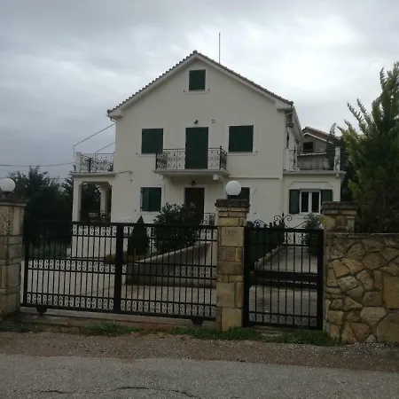 Flat With Garden Karavados