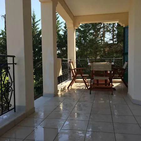 Flat With Garden * Καραβάδος